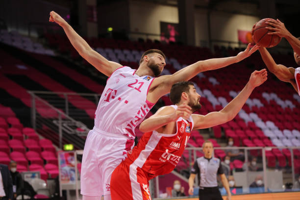 肖和马奎尔 肖和马奎尔