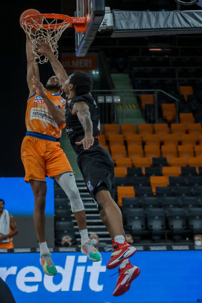 的对攻战中 的对攻战中